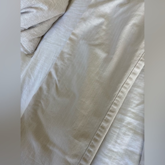 Levi's Women's Light Cream Cropped Everyday Jeans - Picture 3 of 11